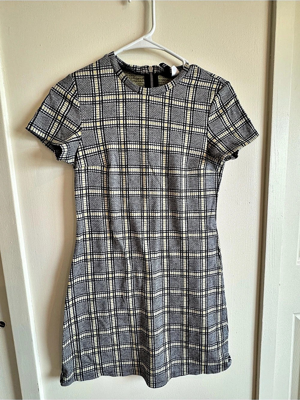 H&M DIVIDED Plaid Mini Dress in Black & yellow Size Small Like New